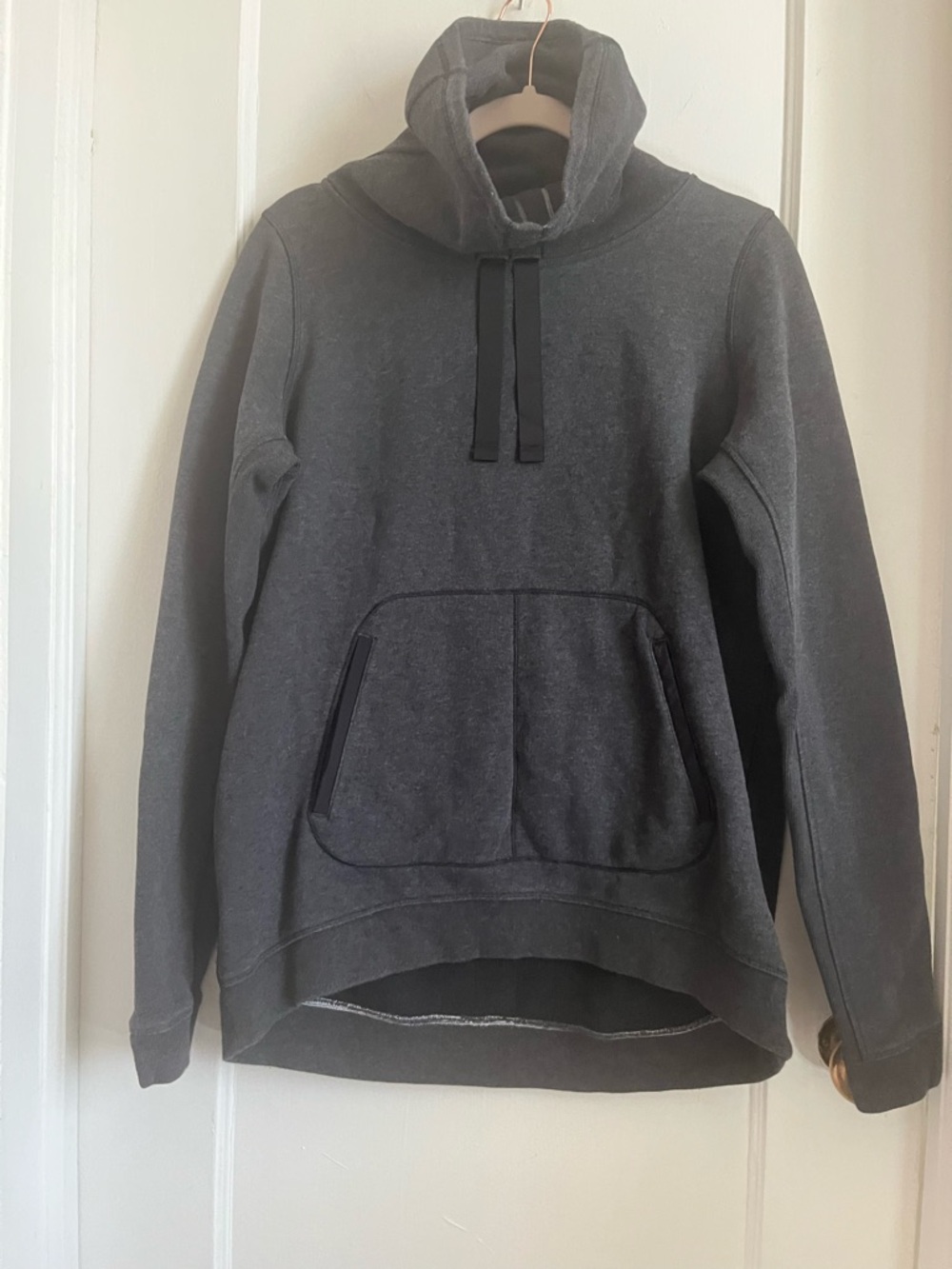 Lululemon Avenue Pullover
Heathered Black / Black